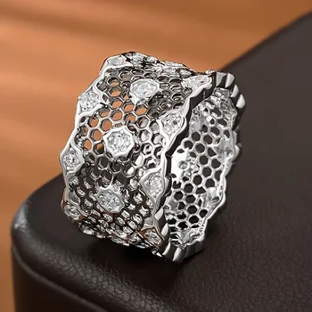 Honeycomb Laboratoře Moissanite Diamant Prsten, 100% Real 925 Sterling Silver Party Svatební Kapely Prsteny pro Ženy, Muže Zásnubní Šperky